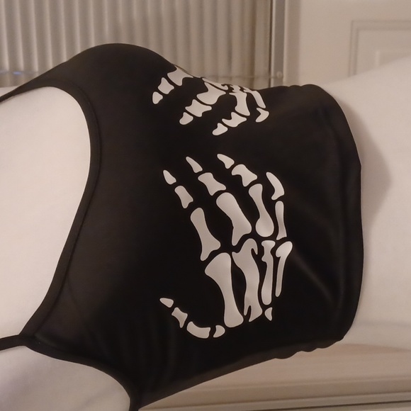 4/$60 Black Skeleton Print Fitted Tank Top - Size US 4 (Small) - Picture 2 of 7